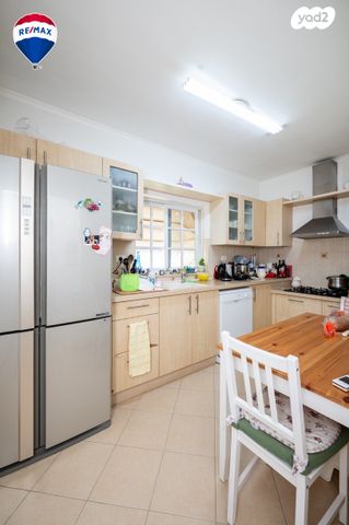 דו משפחתי, הגאון, פרדס חנה כרכור