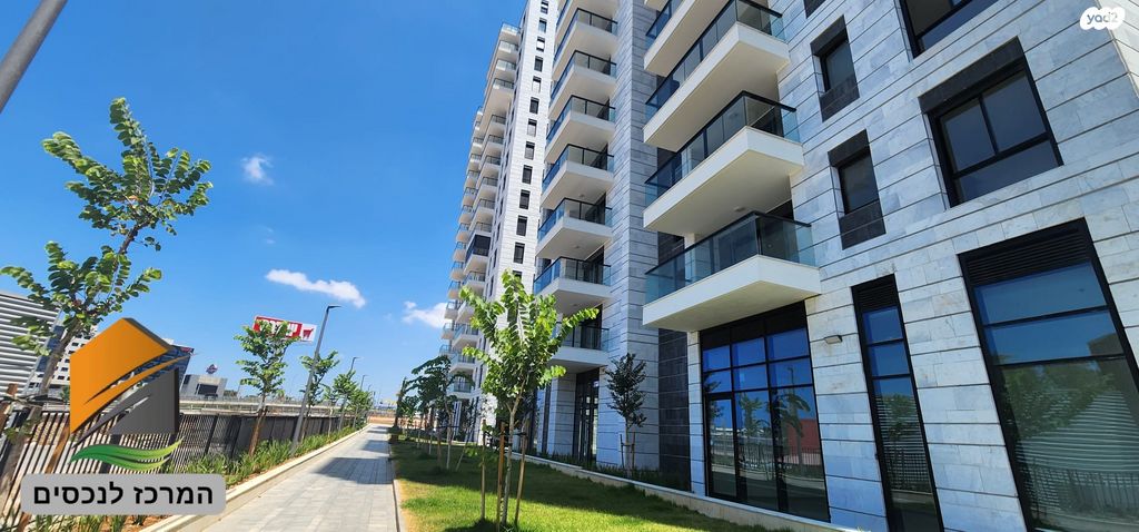 דירה, יעקב תמרי, חצרות המושבה, רחובות