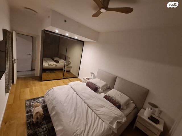 דירה, אריק איינשטיין, הרצליה ב', הרצליה