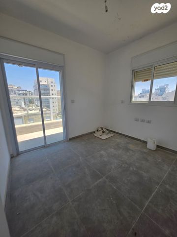 דופלקס, חב"ד, רמב"ם, ראשון לציון