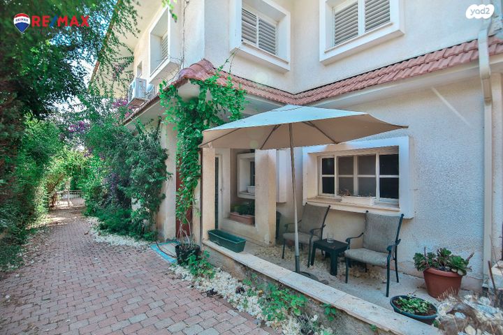 דו משפחתי, טרומפלדור, נווה רמז, זכרון יעקב