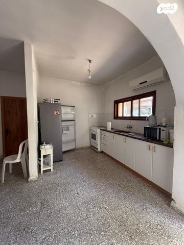 דו משפחתי, ברנדייס, חדרה