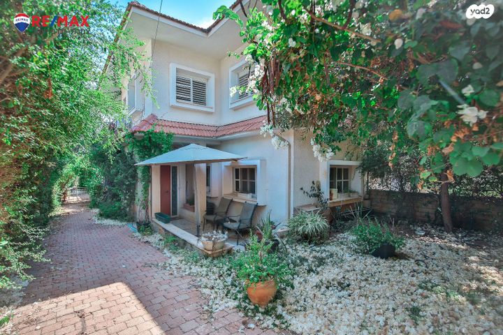 דו משפחתי, טרומפלדור, נווה רמז, זכרון יעקב