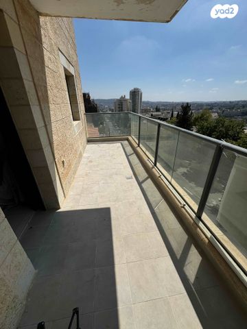 דירה, משה זילברג, בית וגן, ירושלים