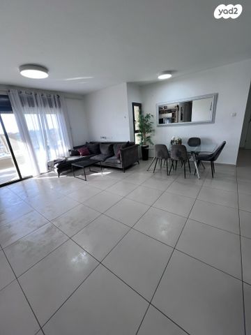 דירה, הר סיני, אור עקיבא