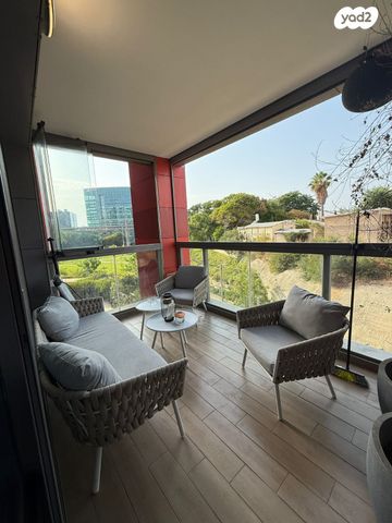 דירה, אריק איינשטיין, הרצליה ב', הרצליה