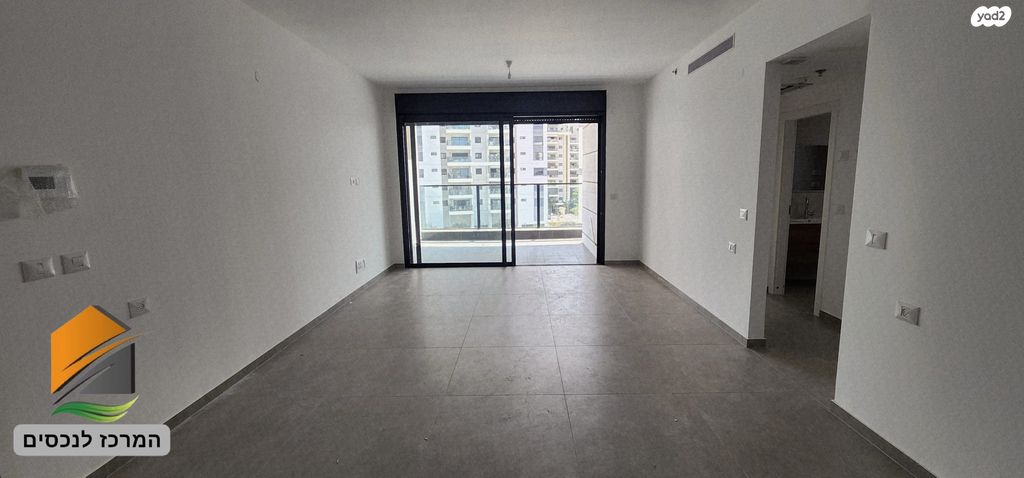 דירה, יעקב תמרי, חצרות המושבה, רחובות