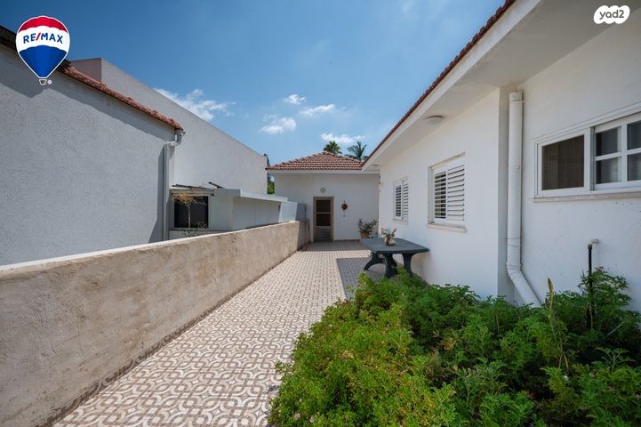 דו משפחתי, הגאון, פרדס חנה כרכור