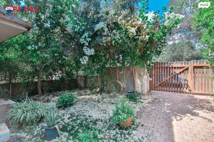 דו משפחתי, טרומפלדור, נווה רמז, זכרון יעקב