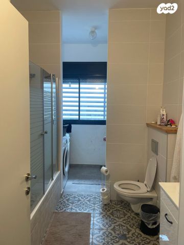 דו משפחתי, רובע 10 חן, קצרין