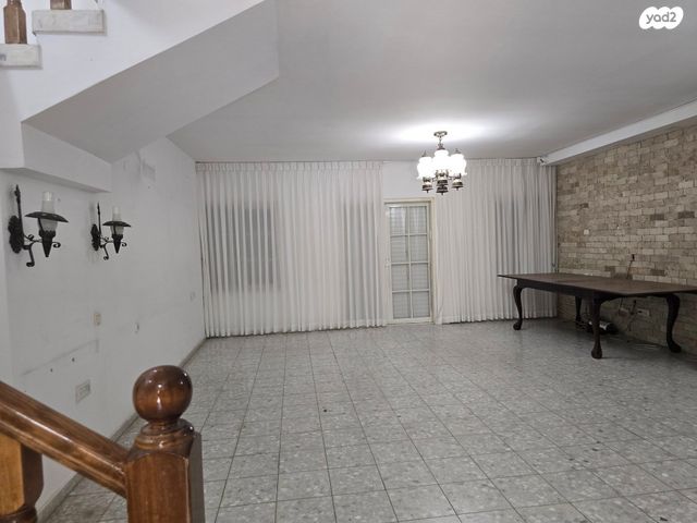 בית פרטי/ קוטג', נימרוב, ממשלתית, לוד