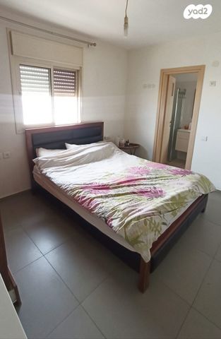 דירה, צור יצחק