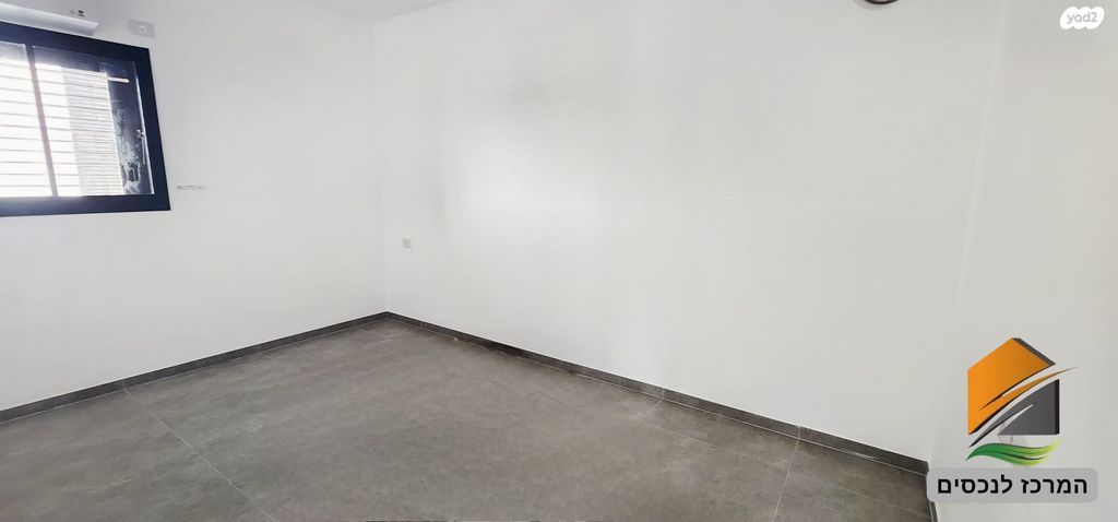 דירה, יעקב תמרי, חצרות המושבה, רחובות