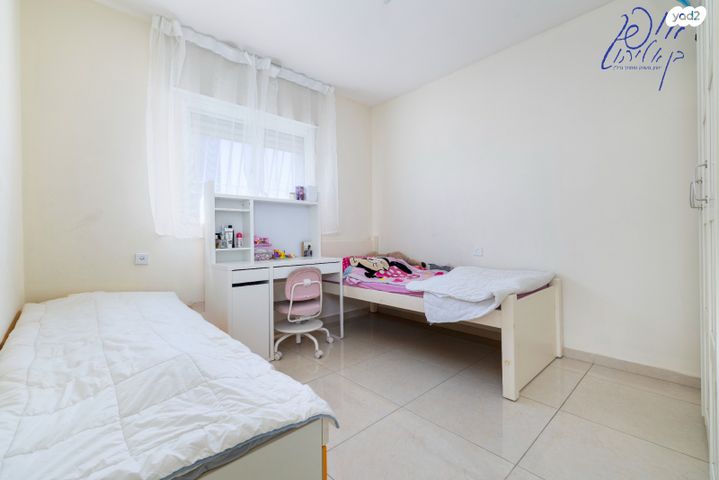 דירה, יונה צבי פיינשטיין, ראשון לציון