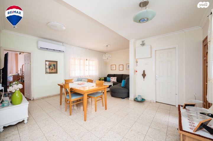 דו משפחתי, הגאון, פרדס חנה כרכור