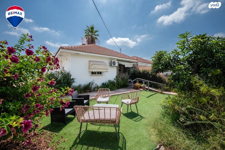 דו משפחתי, הגאון, פרדס חנה כרכור