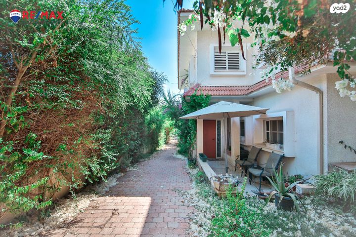 דו משפחתי, טרומפלדור, נווה רמז, זכרון יעקב