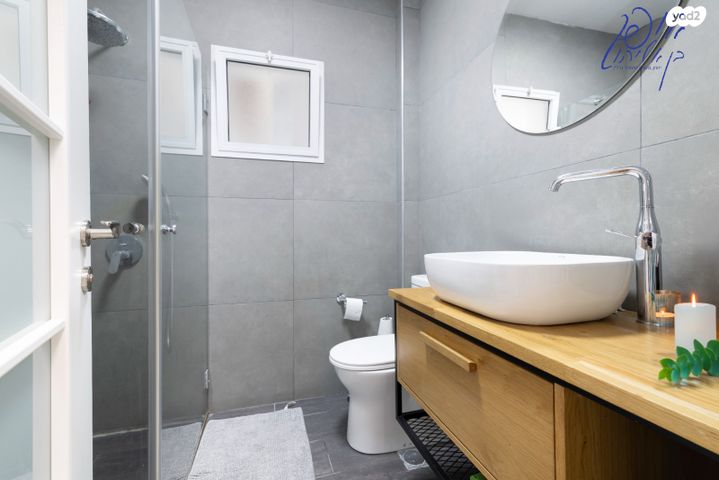 דירה, יונה צבי פיינשטיין, ראשון לציון