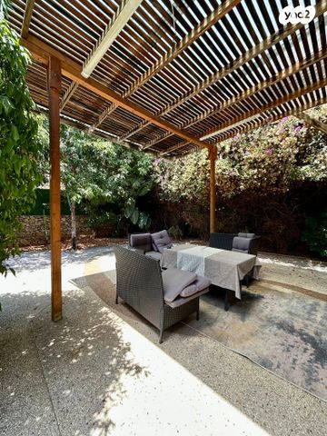 דו משפחתי, שיכוני מזרחי, כפר סבא