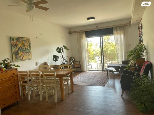 דו משפחתי, רובע 10 חן, קצרין