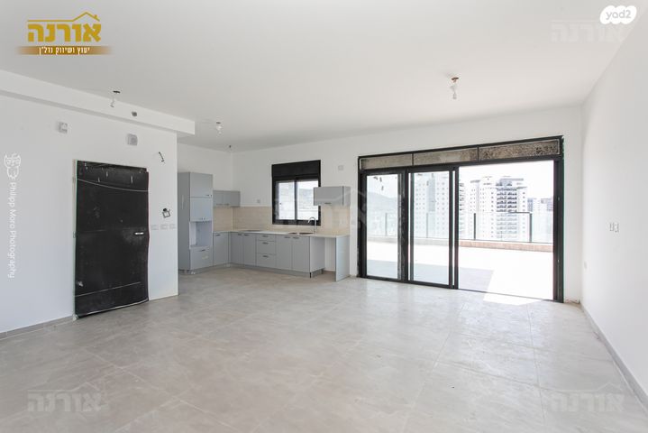 גג/ פנטהאוז, הכלניות, טירת כרמל