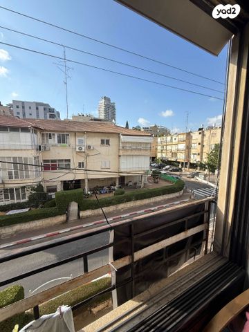 פני הגבעה 11