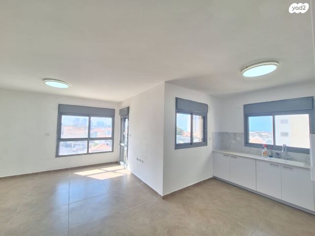 דירה, שדרות מנחם בגין, גבעת אולגה, חדרה