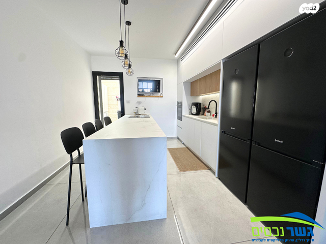 דירת גן, הצור, נופי סלע, מעלה אדומים