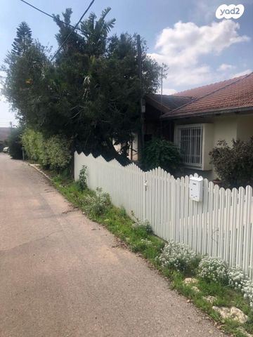 בית פרטי/ קוטג', הצבי, שיכון עממי, הוד השרון