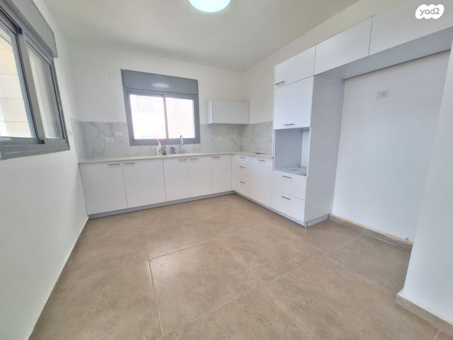 דירה, שדרות מנחם בגין, גבעת אולגה, חדרה