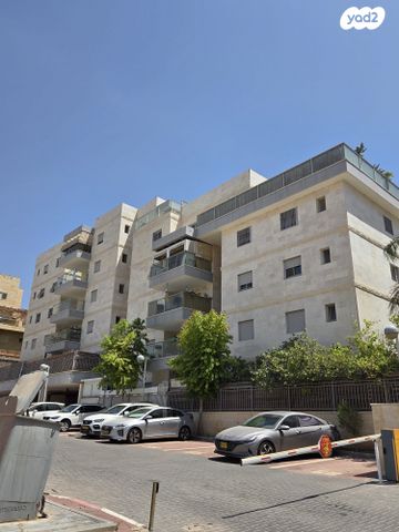 דירה, משה קהירי, באר שבע