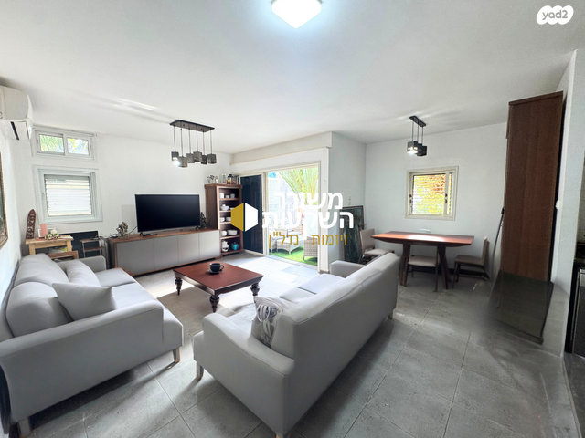 דירה, זאב גלר, הפרחים, כפר סבא