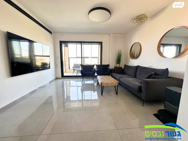 דירת גן, הצור, נופי סלע, מעלה אדומים