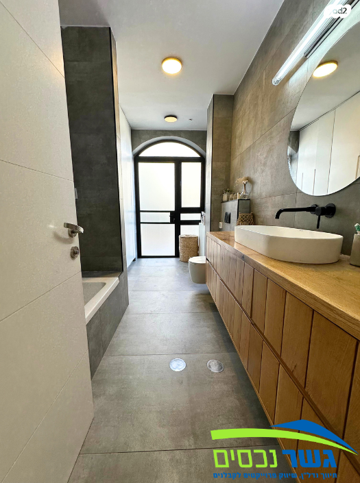 דירת גן, הצור, נופי סלע, מעלה אדומים