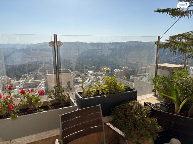 דירה, הרב שמעון אגסי, הר נוף, ירושלים