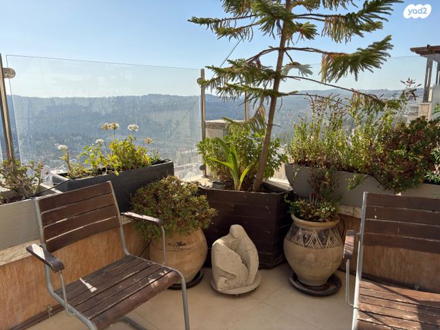 דירה, הרב שמעון אגסי, הר נוף, ירושלים