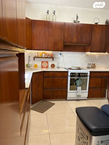 דירה, הרב שמעון אגסי, הר נוף, ירושלים