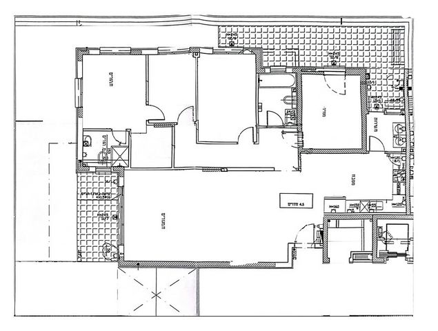 דירת גן, צור יצחק