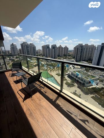 אריק לביא 18