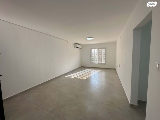 דירה, מלכי ישראל, קרית גת