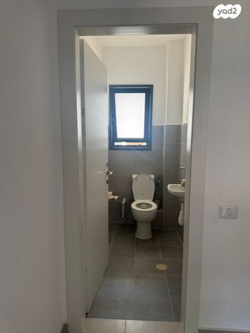 דירה, הרב מצליח מאזוז, גבעת ציון וגבעת הפרחים, אשקלון