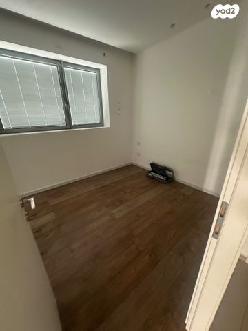 דירה, ניסים אלוני, צמרות איילון, פארק צמרת, תל אביב יפו