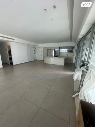 דירה, ניסים אלוני, צמרות איילון, פארק צמרת, תל אביב יפו