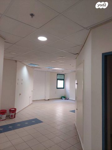 חנויות/ שטח מסחרי, מרכז פרדס חנה, פרדס חנה כרכור