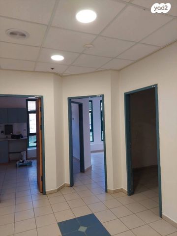 חנויות/ שטח מסחרי, מרכז פרדס חנה, פרדס חנה כרכור