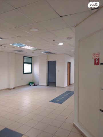 חנויות/ שטח מסחרי, מרכז פרדס חנה, פרדס חנה כרכור