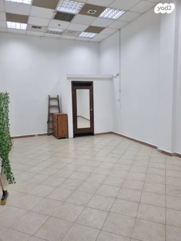 חנויות/ שטח מסחרי, יהושע רבינוביץ 56, בן גוריון, חולון