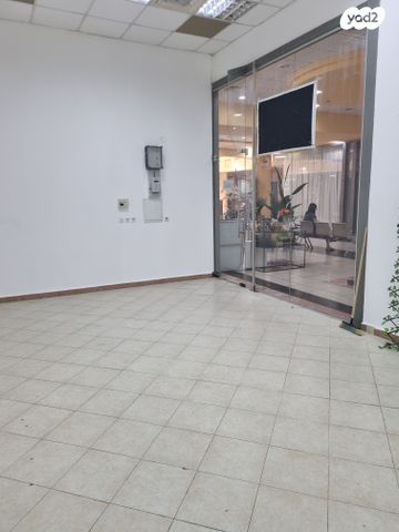 חנויות/ שטח מסחרי, יהושע רבינוביץ 56, בן גוריון, חולון