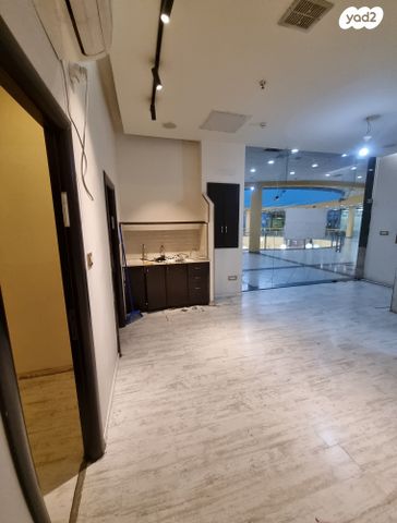 חנויות/ שטח מסחרי, יהושע רבינוביץ 56, בן גוריון, חולון