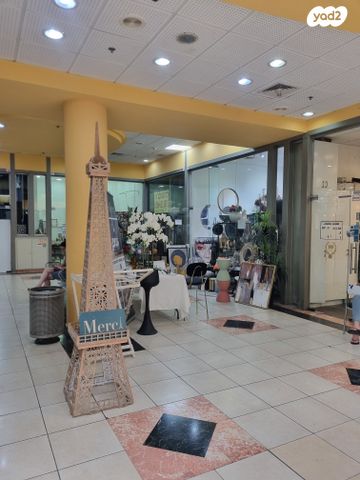 חנויות/ שטח מסחרי, יהושע רבינוביץ 56, בן גוריון, חולון